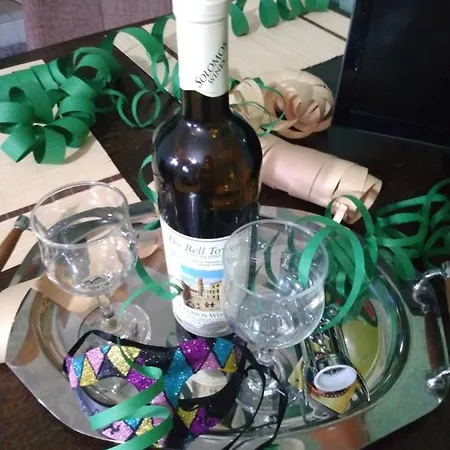 ζεστή φωλιά פאטרה